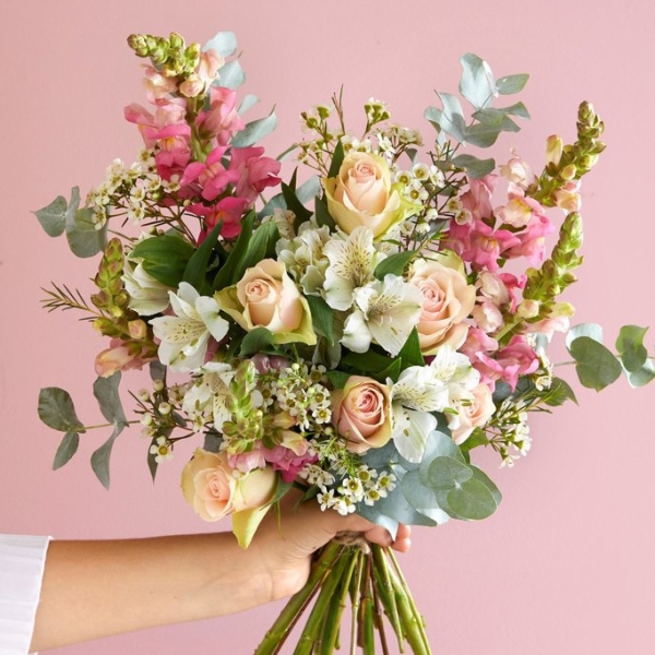 Bloomandwild.com – £10 off a beautiful bouquet of letterbox flowers